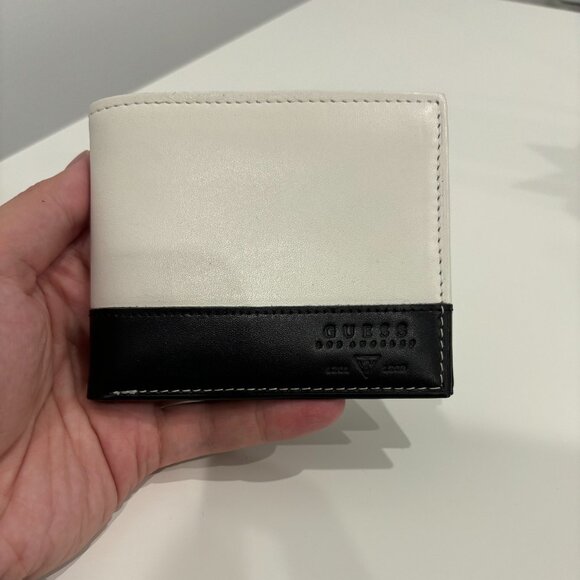 Guess Men's Wallet in White and Black Leather - Picture 1 of 3